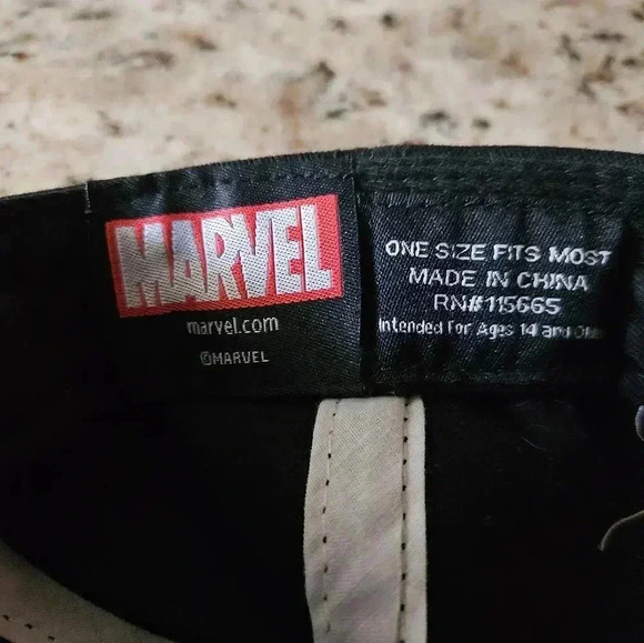 Marvel Universe Snapback Black Hat Cap Avengers Adjustable RN#115665 - Picture 3 of 4